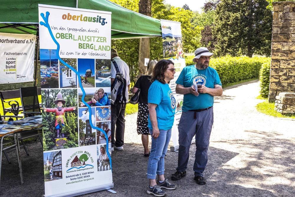 Jeden z festivalov�ch st�nk� prezentoval nab�dku na�ich turistick�ch koleg� ze Saska.