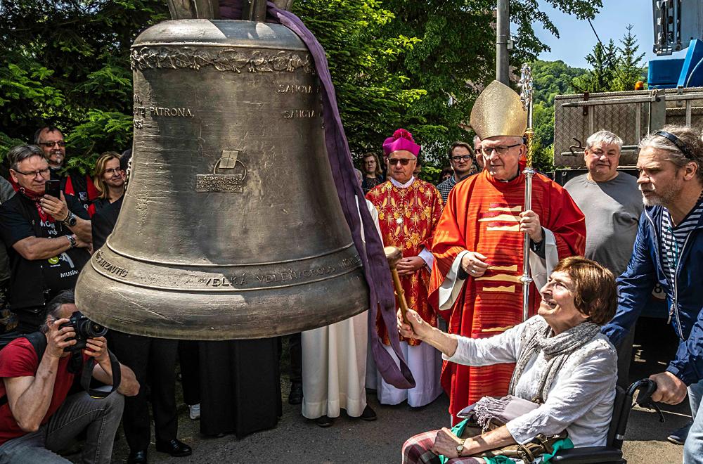 Nov zvon kostela svat Anny v Jedlce na Dnsku (27. 5. 2023)