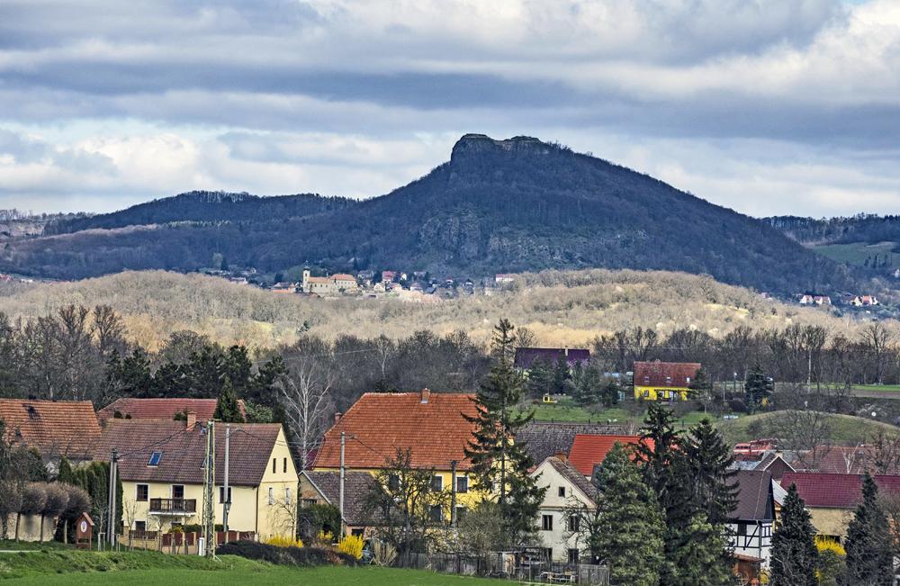 Hrad Kalich nad T�ebu��nem (�esk� st�edoho�� - �steck� kraj)