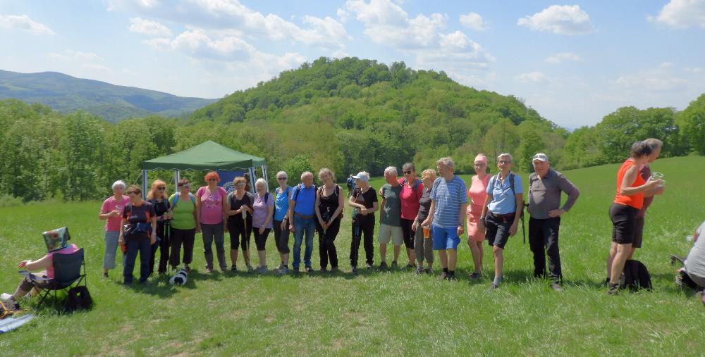 Turist� po��daj�c�ho odboru p�ed v�stupem na Koz� vrch�