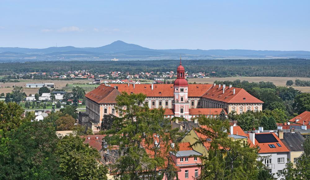 Vhled z Kratochvlovy rozhledny na roudnick zmek.