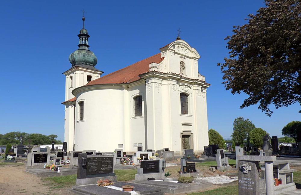 Kostel sv. Petra a Pavla v Doksanech. 