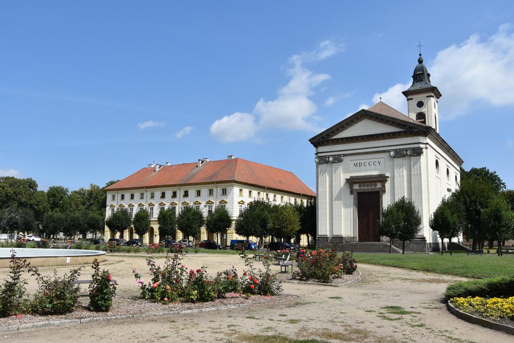 Kostel Vzk��en� P�n� na n�m�st� v Terez�n�.