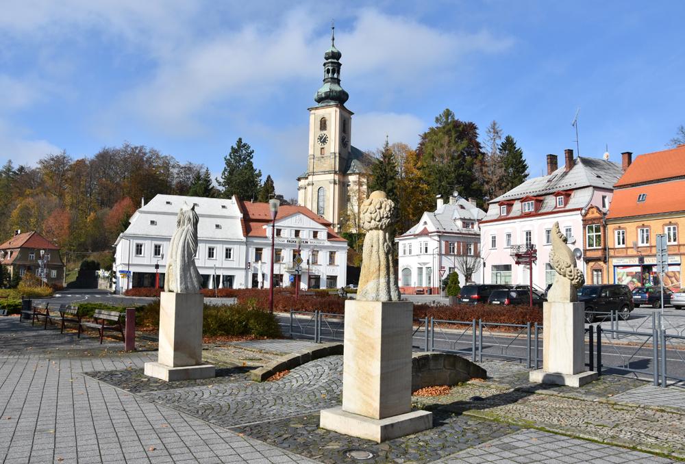 Kr�sn� L�pa - start pochodu Skaln�mi hr�dky Labsk�ch p�skovc�.