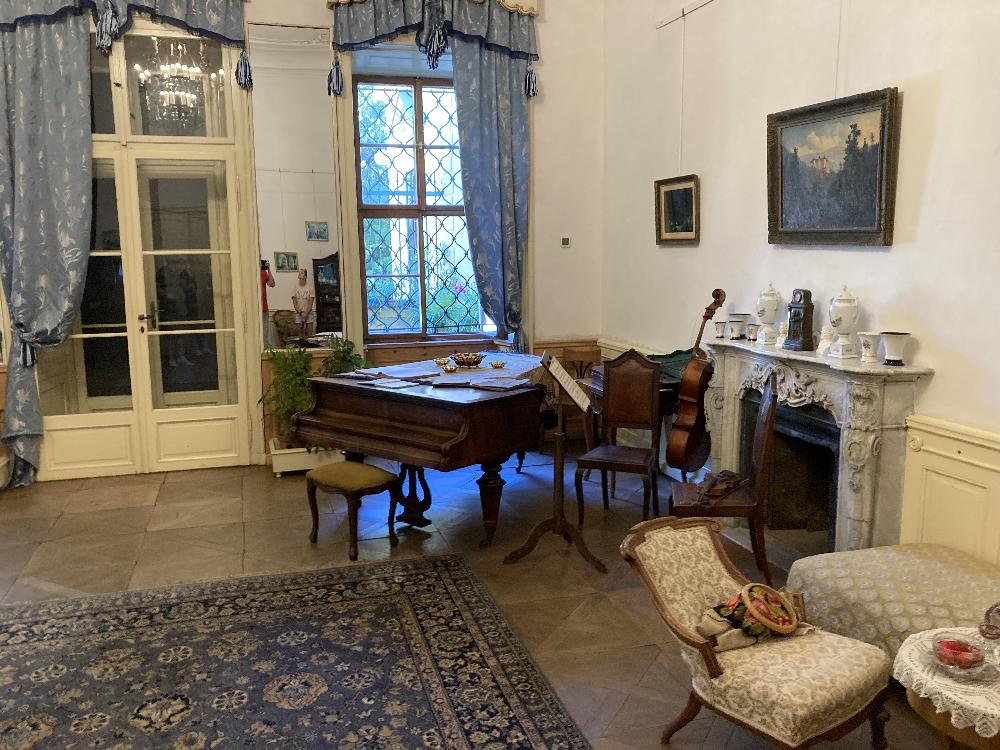 Hudebn� sal�n - takt� sou��st okruhu s pr�vodcem