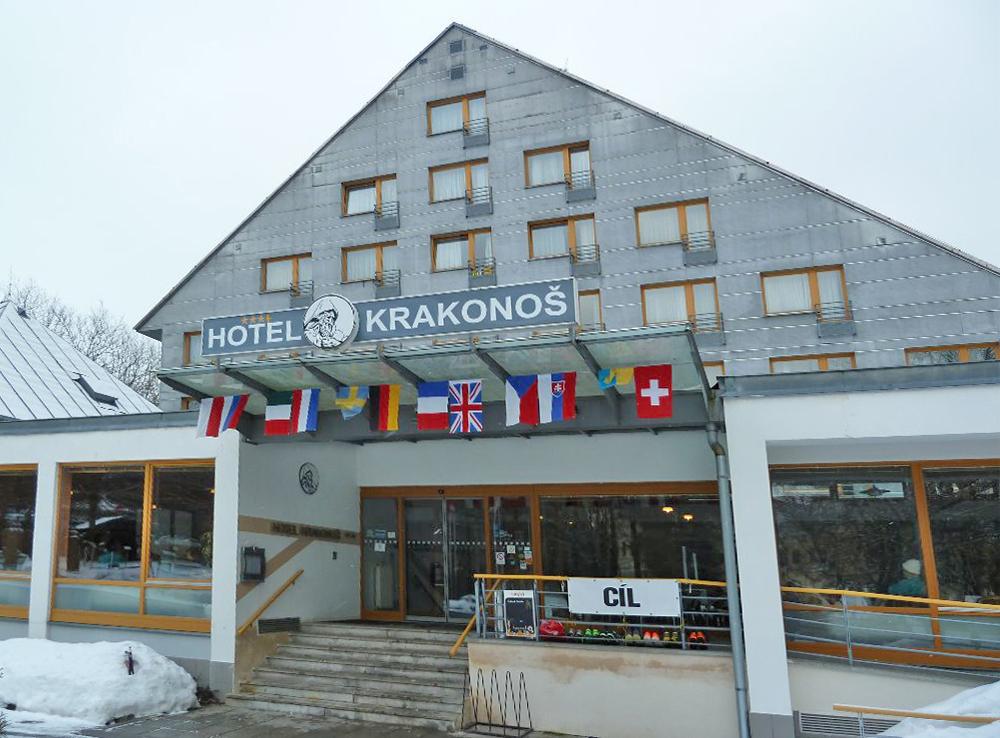 C�l pochodu je v hotelu Krakono� u Mari�nsk�ch l�zn�.