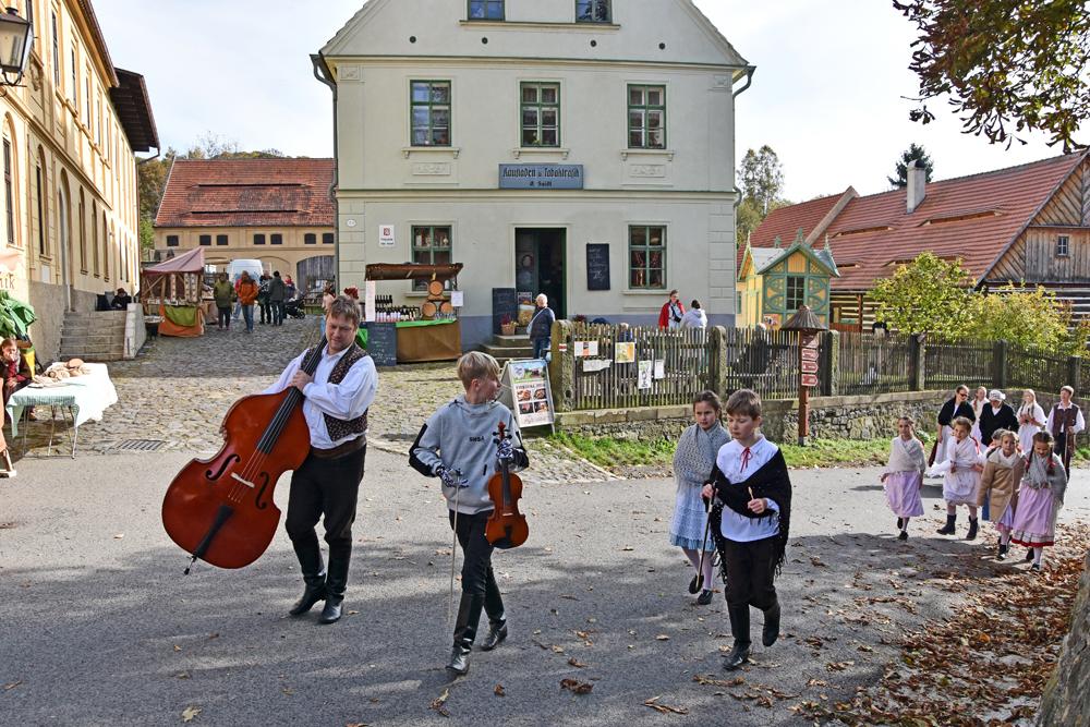 Muzikanti v Zubrnic�ch.