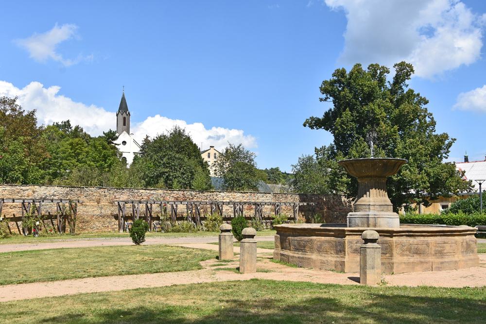 Park z�mku J�lov� u D���na.