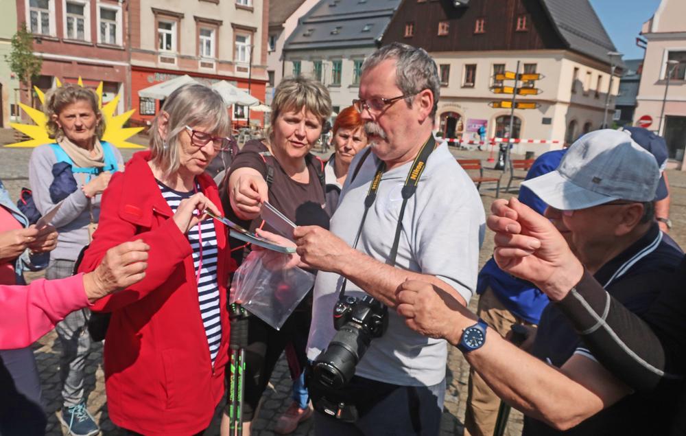 Komentovan� prohl�dka historick�ch zaj�mavost�.