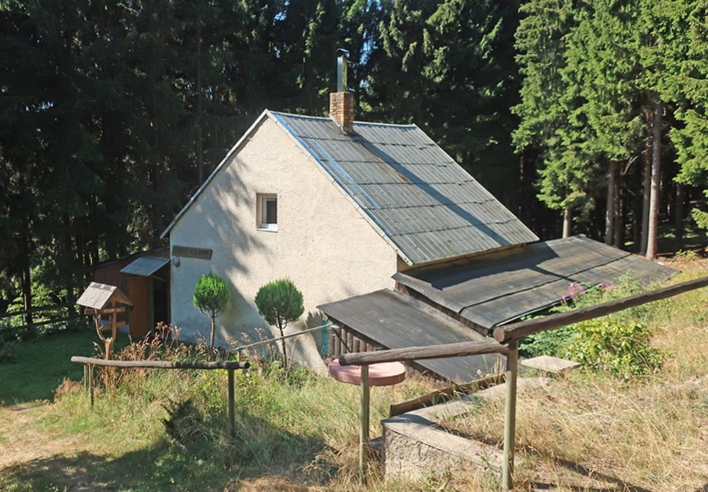 Chata Al�ovka v Kru�n�ch hor�ch pod M�d�ncem.