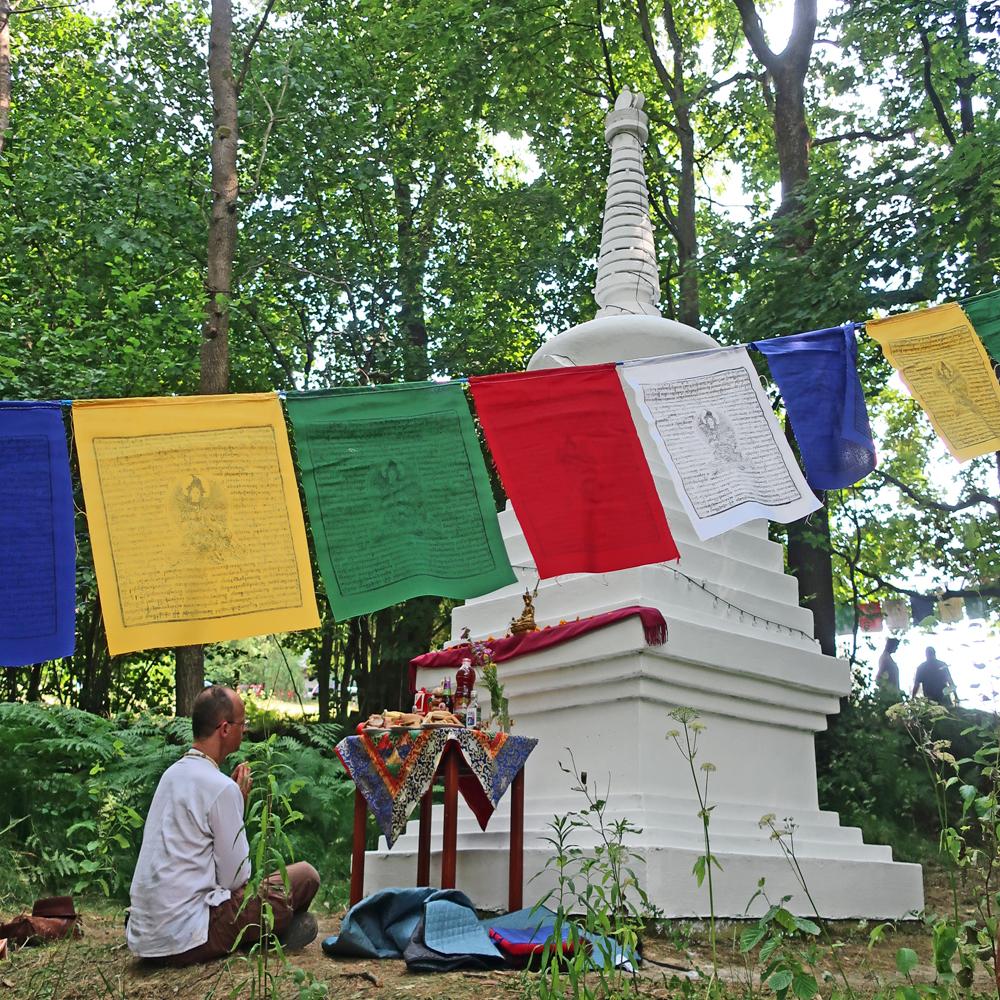 Buddhistick� st�pa u Mikul�ovic - ob�ad.