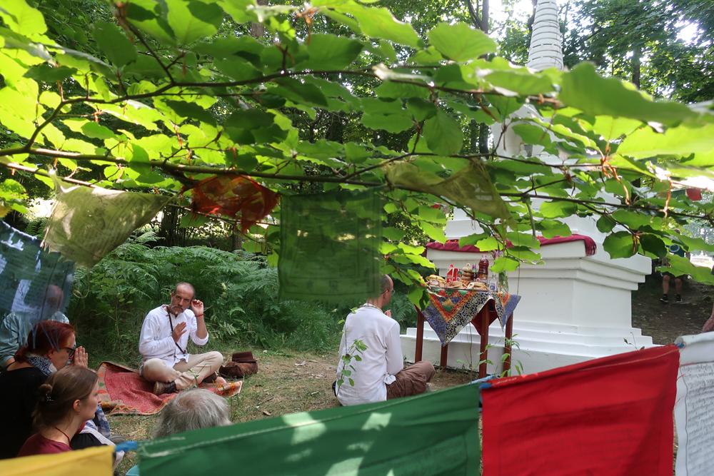 Buddhistick� st�pa u Mikul�ovic - ob�ad.