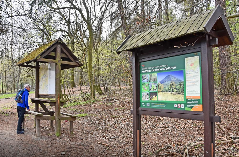 Turista pod Mile�ovkou.