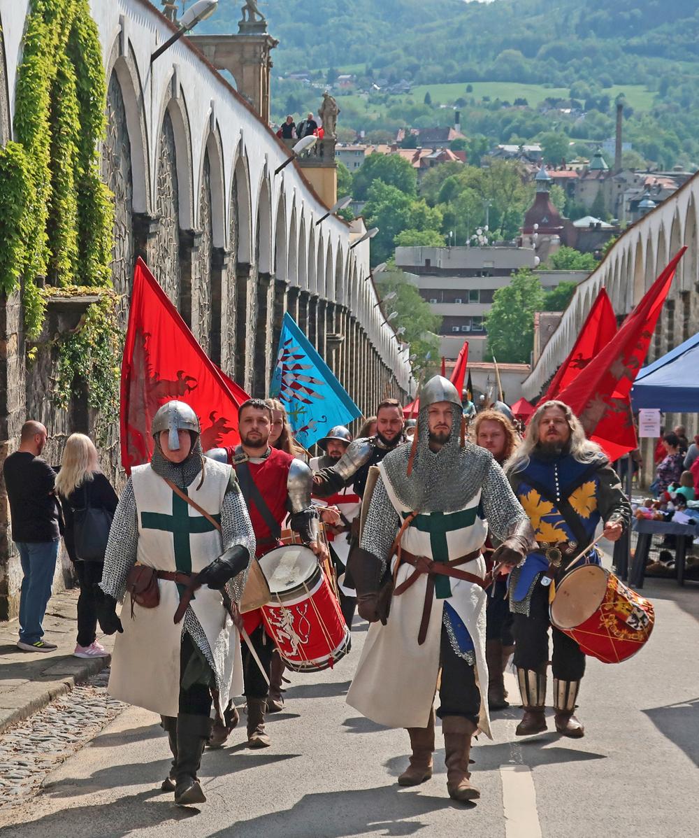 Zah�jen� historick�ch trh� m�jov�ch na D���nsk�m z�mku.