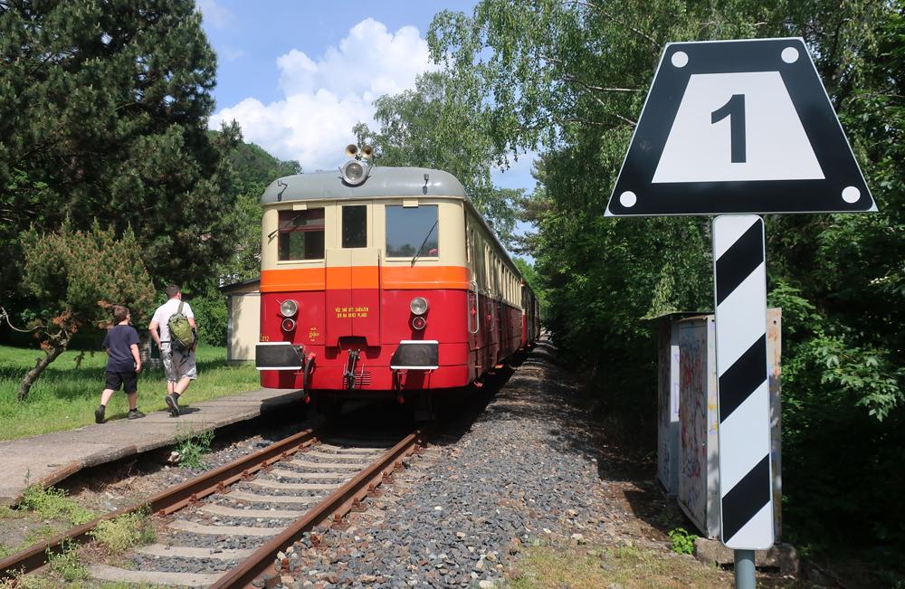 Kone�n� stanice Podkru�nohorsk�ho motor��ku v Krupce.