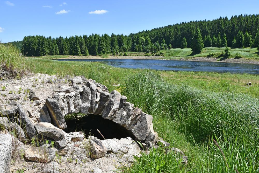Zanikl� obec Fl�je dala jm�no jedn� z nejv�t��ch vod�rensk�ch n�dr�� v Kru�n�ch hor�ch.