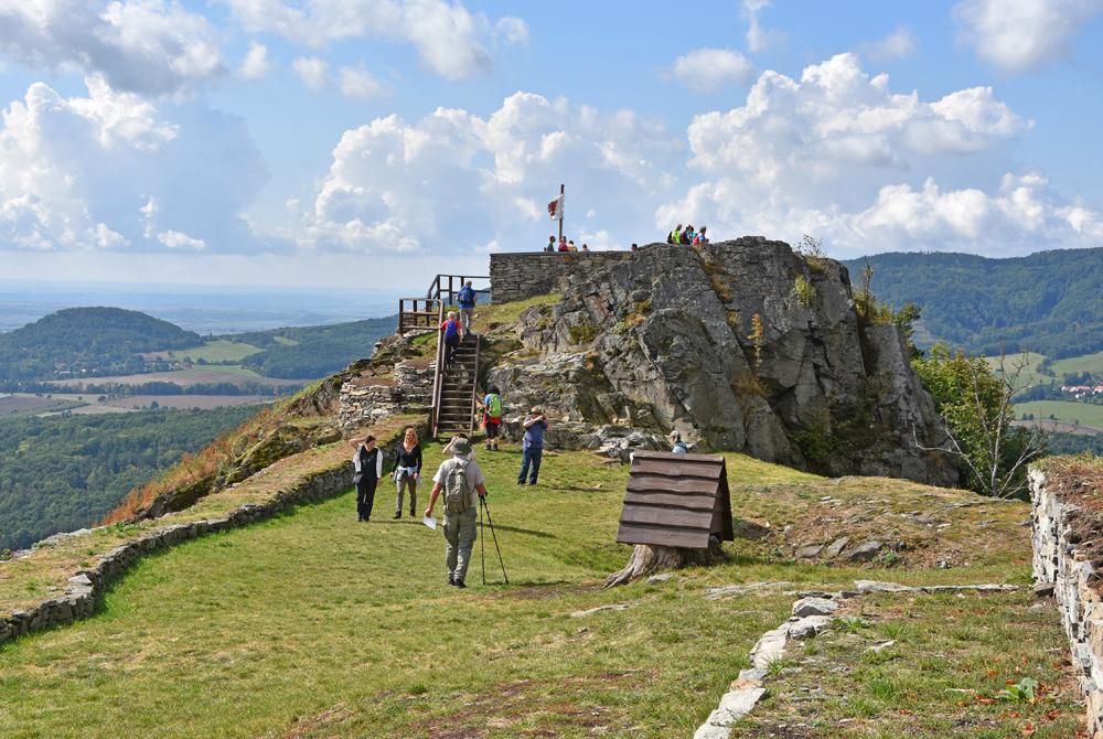 Hrad Kalich nem� o n�v�t�vn�ky nouzi.