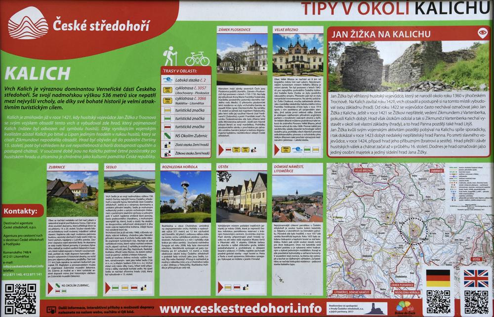 Inforna�n� panel pod hradem Kalicham upozor�uje na dal�� zaj�mav� m�sta v okol�.