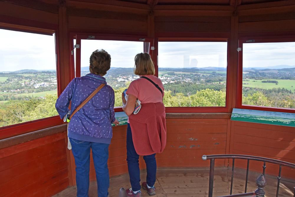 N�v�t�vu rozhledny na Dymn�ku doporu�uje jeden�ct z deseti turist�.
