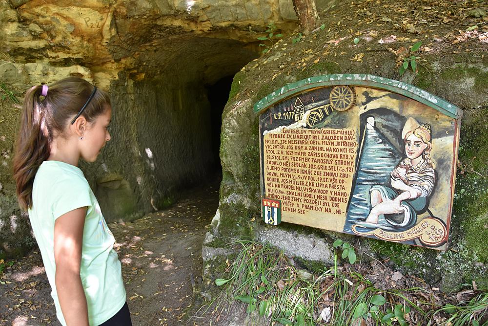 Tunel u Grieselova rybn�ka - Pavl�nino �dol� na Jet�ichovicku.