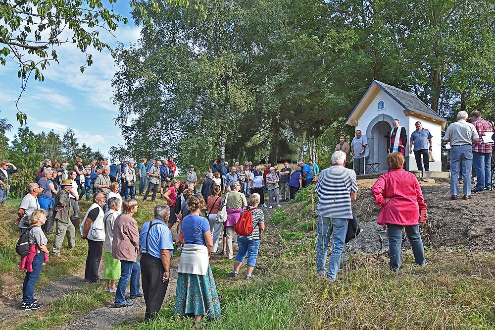 Sv�cen� kapli�ky sv. Anton�na Padu�nsk�ho na Vl�� Ho�e.