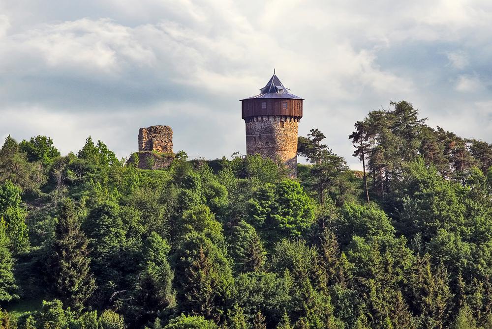 Harten�tejn u Bochova.