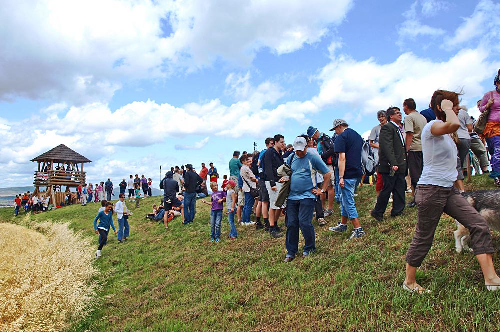 Slunen hodiny u rozhledny Stradonka - slavnostn zprovoznn v roce 2012