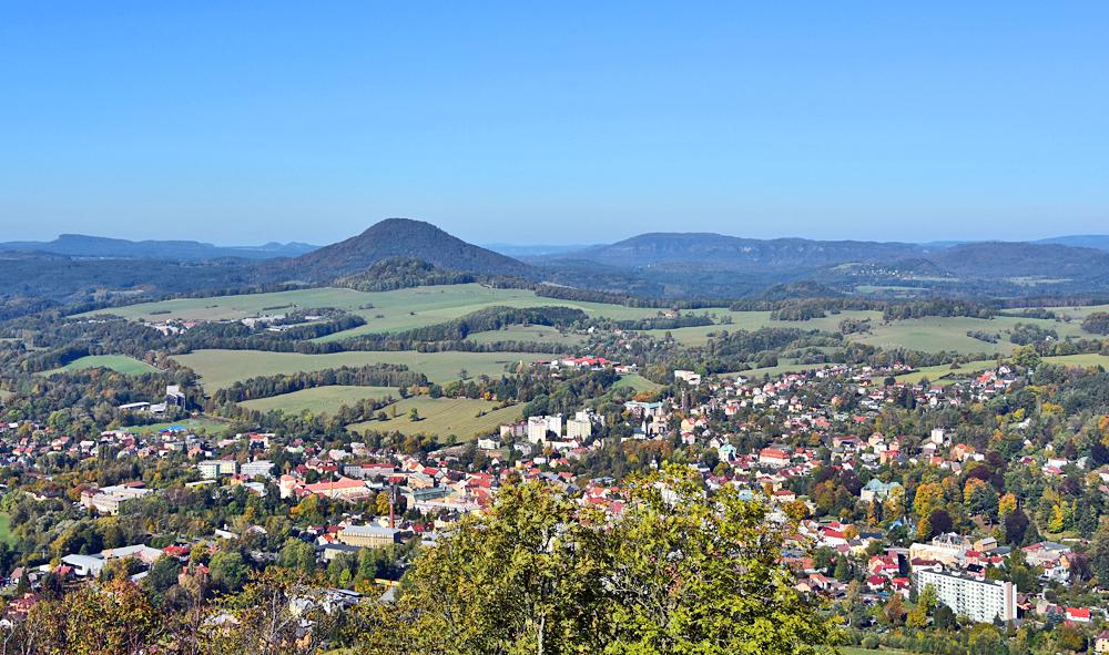 esk Kamenice z rozhledny na Zmeckm vrchu.