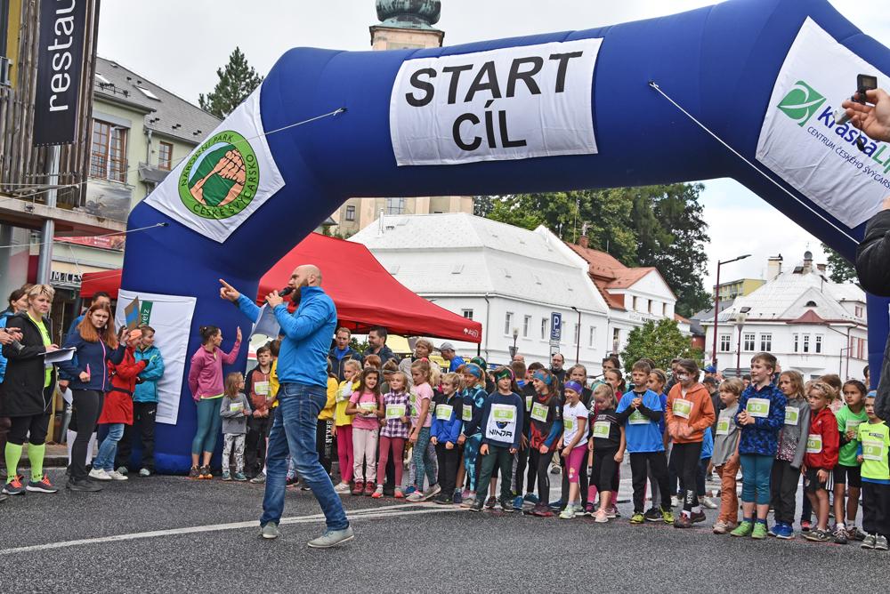 Start d�tsk� kategorie Cross Parkmaratonu v �esk�m �v�carsku