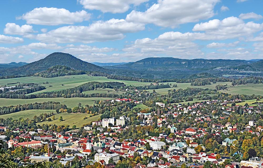 esk Kamenice z rozhledny na Zmeckm vrchu.