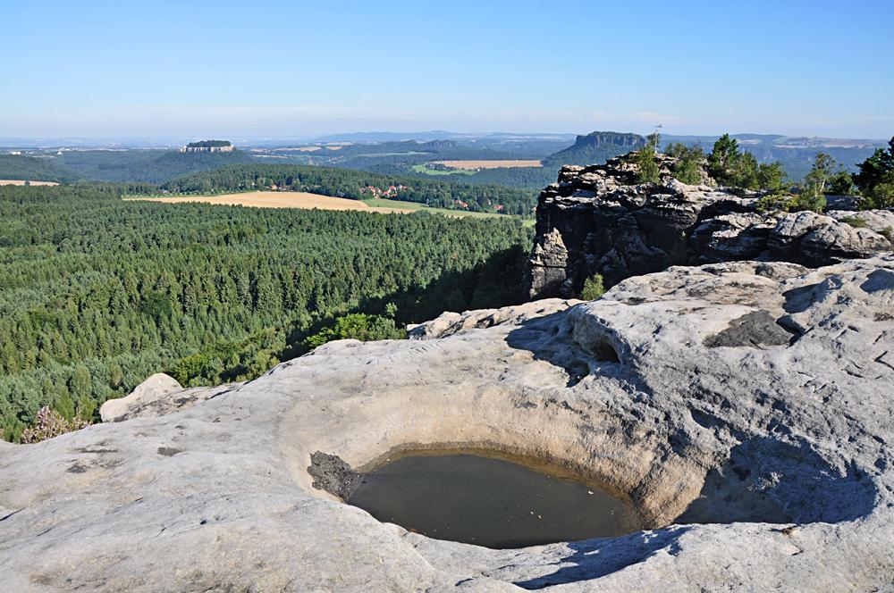 Pohled z Gohrisch na K�nigstein a Lilienstein.