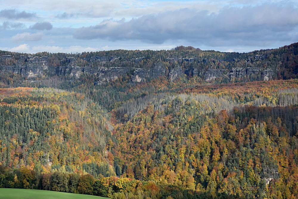 Obrovsk skaln amfitetr nad Schmilkou.