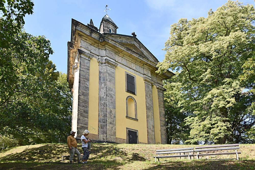 Kaple Nejsvtj trojice stoj na vrcholu Horky u Chlumce.