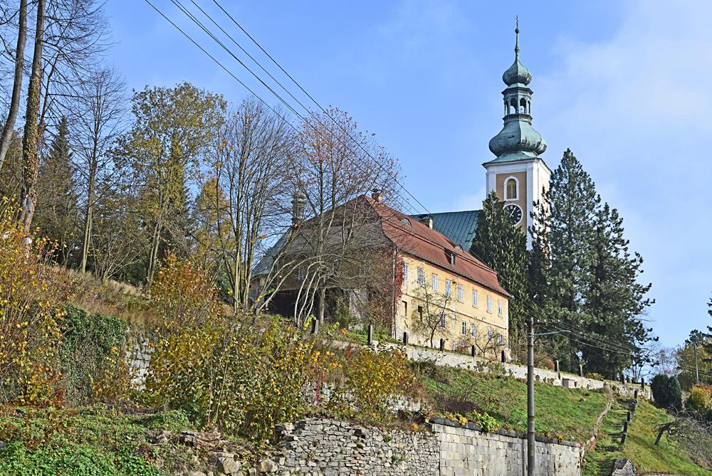 Kostel a fara v Krsn Lp.