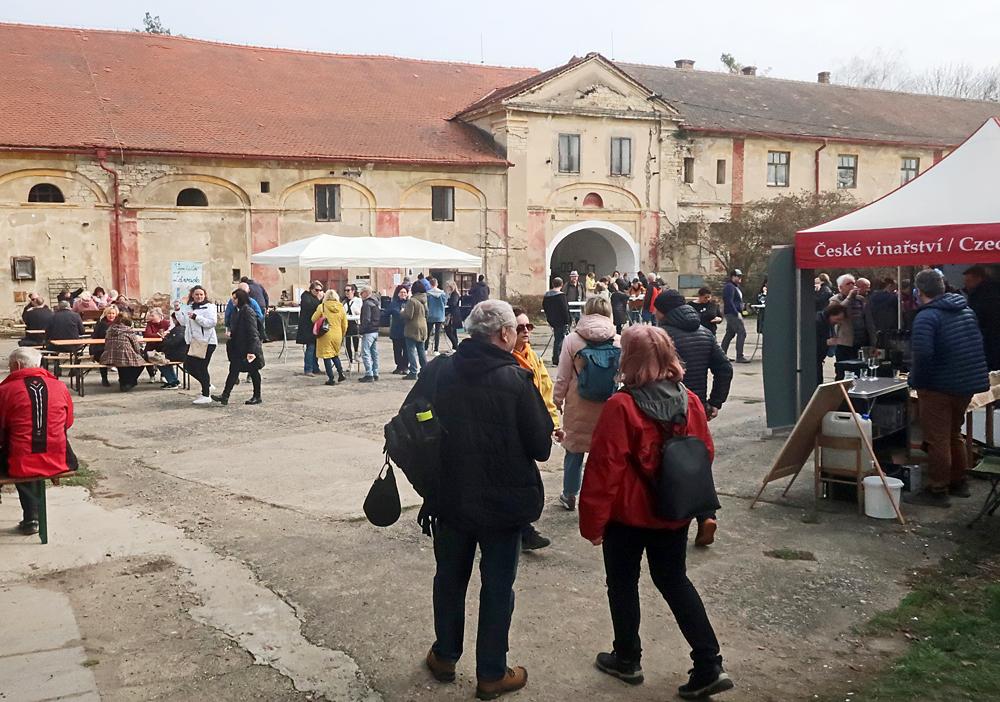 Jarn� ko�t v�n - Z�mek P�tek v Doln�m Pooh��