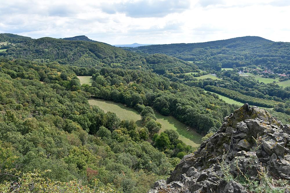 Krkav�� sk�la v �esk�m st�edoho�� - v�hled na ��p.