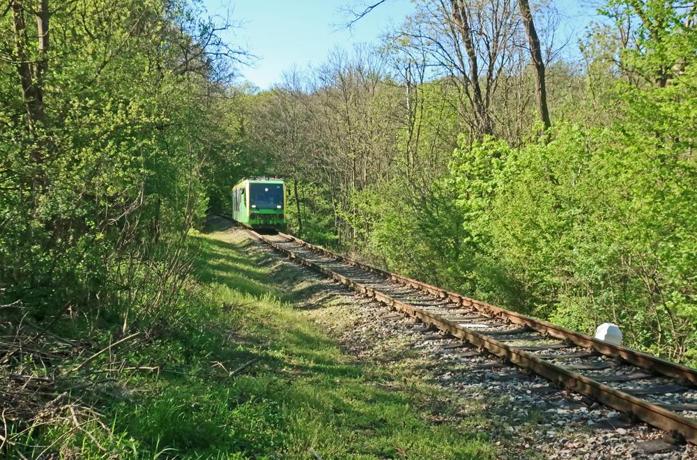 Oparensk� expres se vyno�il z hou�tin.