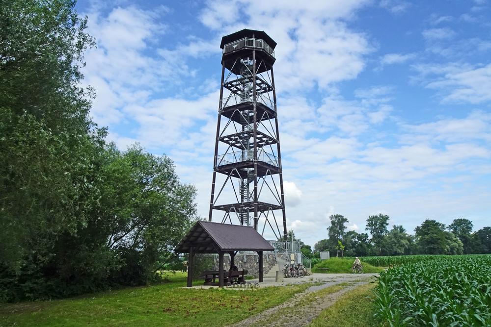 Chalupki - rozhledna z n� m��eme pozorovat meandry �eky Odry.