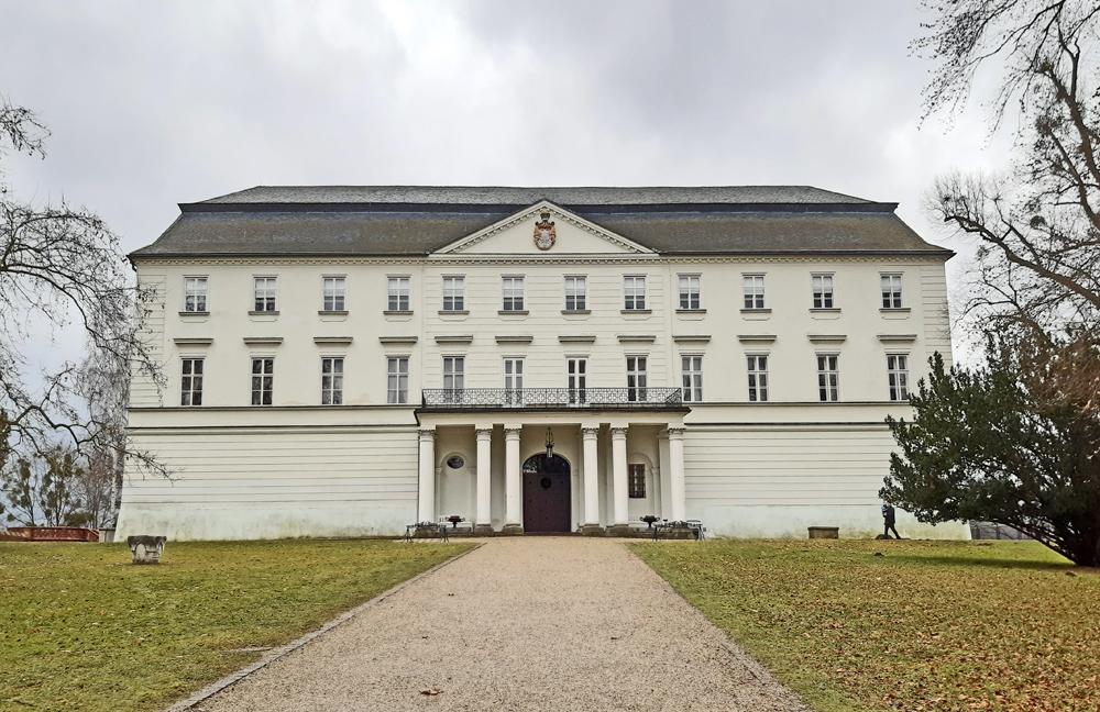 B�l� z�mek v Hradci nad Moravic�