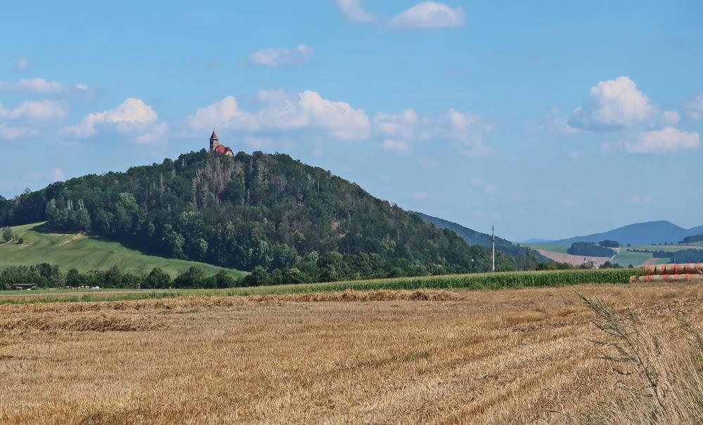 V�hled z Mandavsk� cyklotrasy na varnsdorfsk� Hr�dek. 