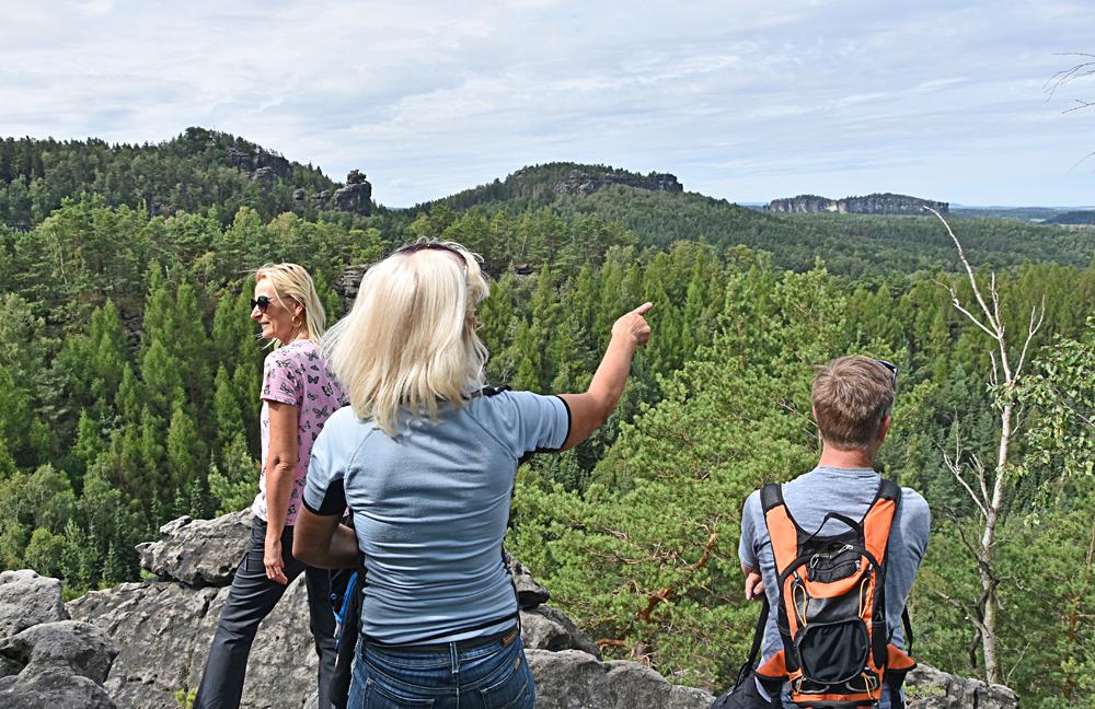 Vyhl�dka na Kleinhennersdorfer Steinu na stolov� hory Papstein, Gohrisch a Pfaffenstein.