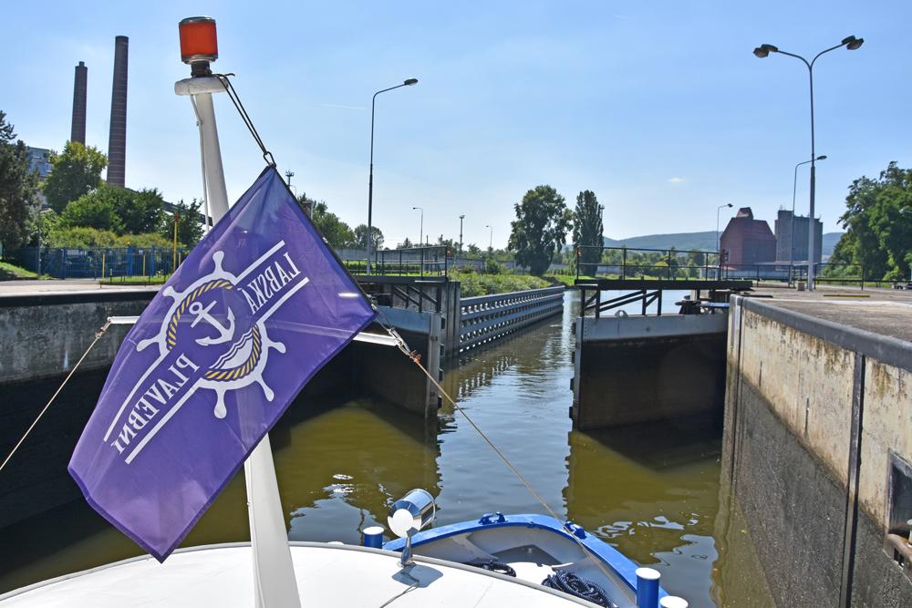 Linka D�K T91 - pr�jezd zdymadlem v Lovosic�ch.